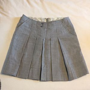 Short pleated skirt